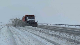 Vanda 11 yerleşim yerinin yolu ulaşıma kapandı