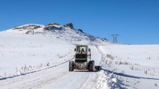 Vanda 152 yerleşim yerinin yolu ulaşıma kapandı