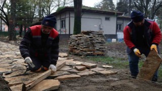 Vandalların hedefi olan park yenileniyor