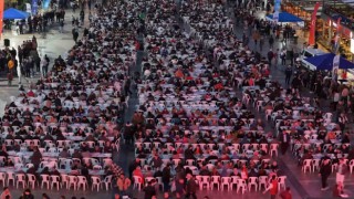 Vatandaşlar Aydın Büyükşehir Belediyesinin iftar sofralarında buluşuyor