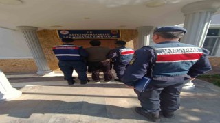 Villada saklanan suç makinesi, jandarmanın operasyonuyla yakalandı