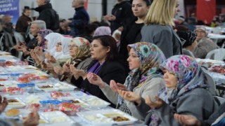 Yaklaşık 670 kişinin yaşadığı köyde 500 kişi aynı sofrada buluştu
