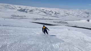 Yalnızçam Kayak Merkezinde hafta sonu yoğunluğu