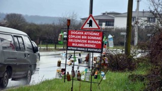 Yol kenarına atılan çöpleri bakın ne yaptı