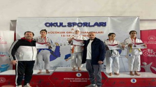 Yunusemreli küçük judocular Kütahyada 5 madalya kazandı