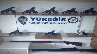 Yüreğir polisi 10 ruhsatsız silah ele geçirdi