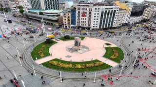 1 Mayıs için demir bariyerlerle kapatılan Taksim Meydanı havadan görüntülendi