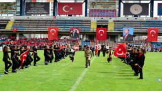 23 Nisan kutlamalarına öğrencilerin gösterileri damga vurdu