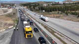 43 ilin geçiş noktasında bayram yoğunluğu: Araç trafiği yüzde 100e ulaştı