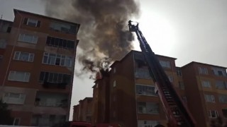 7 katlı apartmanın çatısı alev alev yandı