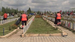 Acı dolu yürekleriyle görevlerinin başındalar