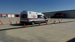 Acil sağlık personellerinin sürüş tekniği göz doldurdu