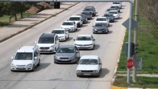 Afyonkarahisarda karayollarında yoğunluk yaşanmaya başlandı