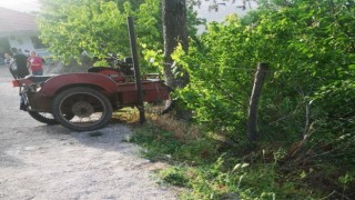 Ağaca çarpan sepetli motosikletin sürücüsü öldü