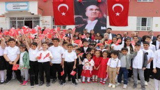 Ahlatta 23 Nisan coşkusu