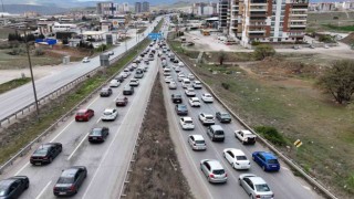 Akın akın geri dönüyorlar: 43 ilin geçiş güzergahı trafik yoğunluğu