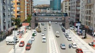 Aksarayda Atatürk Bulvarına yaya üst geçidi çalışmaları başladı