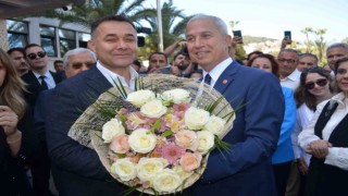 Alanya Belediye Başkanı Osman Özçelik görevi devraldı