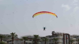 Alanya semaları yamaç paraşütleriyle renklendi