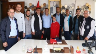Alaşehirin ilk kadın muhtarı göreve başladı