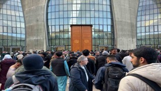 Almanyada binlerce Müslüman bayram namazını eda etti
