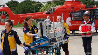 Ambulans helikopter erken doğan bebek için havalandı