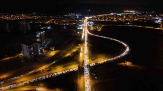 Anadoludan Batıya akın akın dönüyorlar: Kilit kavşak havadan görüntülendi