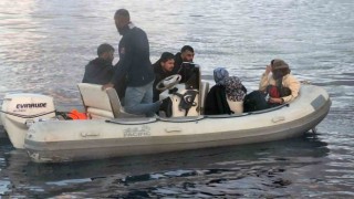 Arızalanan lastik bottaki düzensiz göçmenler kurtarıldı