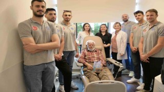Arkaslı voleybolculardan onkoloji hastalarına ziyaret
