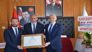 Aslanapa Belediye Başkanı Necati Kulik, görevi Gökhan Gürelden devraldı