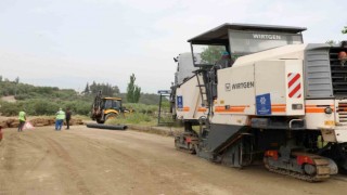Aydın Büyükşehir Belediyesinden Karacasuda yol yapım çalışması