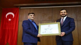 Bağcılar Belediye Başkanı Abdullah Özdemir mazbatasını aldı