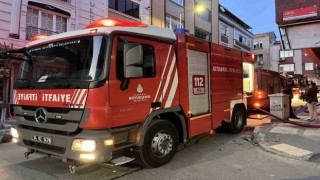 Bağcılarda korkutan yangın: Gecekondu alev topuna döndü