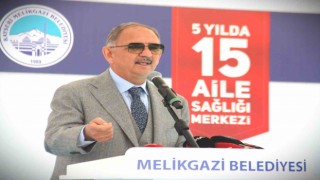 Bakan Özhaseki: Deprem bölgesinde bakanlık olarak binden fazla şantiyemiz var, 300 bin konutun yapımı devam ediyor