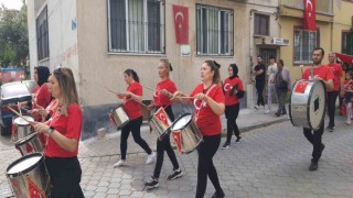 Bando kuran veliler, mahalleye 23 Nisan coşkusu yaşattı