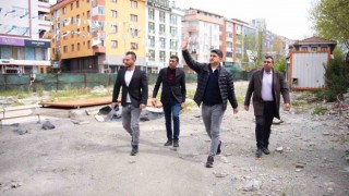 Başkan Adıgüzelden Pazar mesaisi