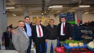 Başkan Akdeniz pazarcı esnafını dinledi