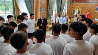 Başkan Balaban, Yunusemrenin U16larına başarılar diledi
