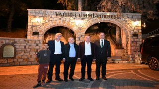 Üst üste ikinci kez başkan seçilen Muhittin Böcek türbe ziyareti yaptı