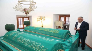 Başkan Büyükkılıç, esnafla buluştu, Şeyh İbrahim Tennuri Hazretlerinin türbesini ziyaret etti