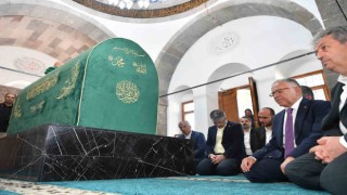 Başkan Büyükkılıç mazbatayı aldı; Seyyid Burhaneddin Hazretleri Türbesini ziyaret etti