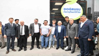 Başkan Büyükkılıç, Pınarbaşı esnafı ve ilçe sakinleriyle kucaklaştı