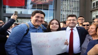Başkan Çerkez, Çekmeköylülerle kucaklaştı