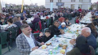 Başkan Çolakbayrakdar, “Hemşehrilerimizle Ramazanın güzelliklerini paylaşıyoruz”