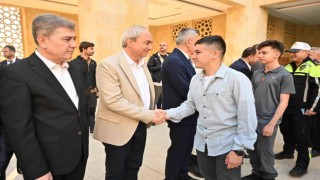 Başkan Kocagöz, belediye personellerini ziyaret ederek, bayramlarını kutladı