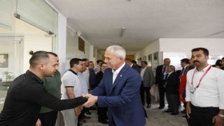 Başkan Özçelik belediye personeliyle bayramlaştı