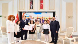 Başkan Özer, koltuğunu 4. sınıf öğrencisine devretti