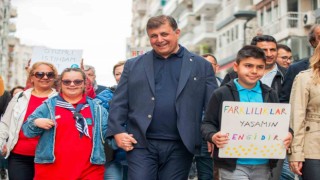 Başkan Tugay 2nci İzmir Otizm Yürüyüşüne katıldı