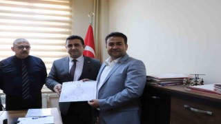 Başkan Üstün Dönmez mazbatasını aldı