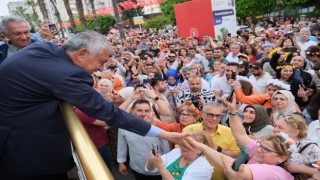 Başkan Zeydan Karalar 12. Portakal Çiçeği Karnavalı’nda Adanalılarla buluştu